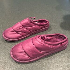 NWT Puffer Slippers